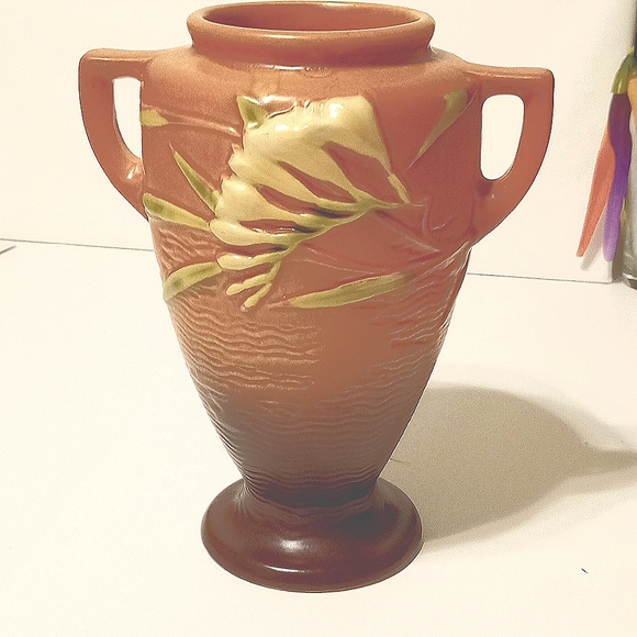 Roseville pottery Other - Vintage Roseville pottery Freesia Vase #121-8 USA